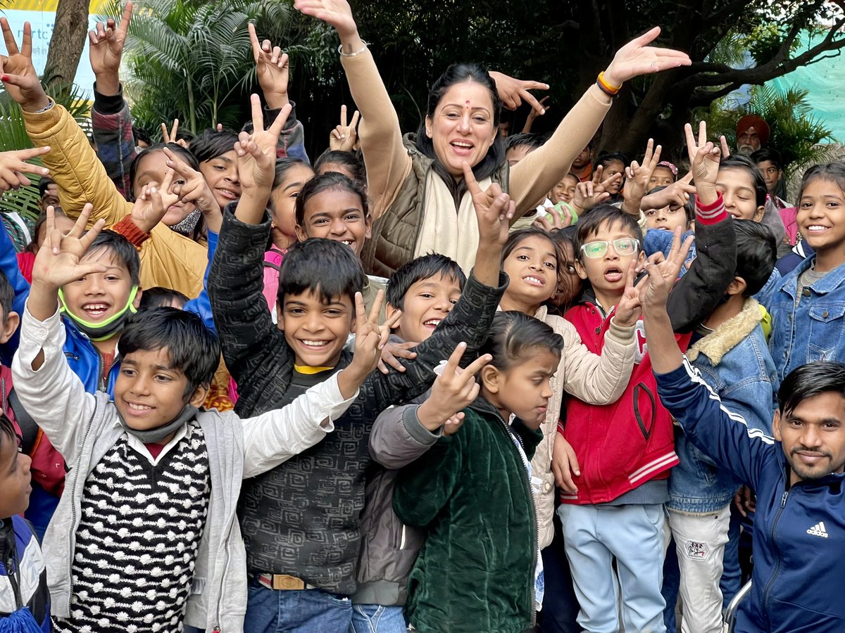 ROUBLENAGI's tweet photo. Picnic time 😊😍
We all had a great time, smile on my babies faces was priceless.
(89 students who attended all the classes at the @RNAFMUMBAI Balwadi for over 6 months were rewarded with a trip to theme park today)
Looking at my angels having fun made my day #LetsMakeLearningFun https://t.co/MSFYEoLD4e
