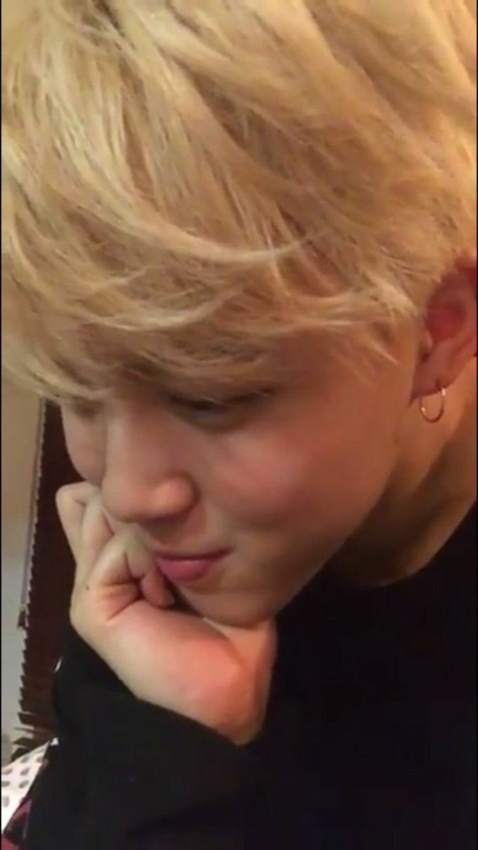 findbtsmember's tweet photo. @gretagaslampa here! https://t.co/zXmCeZjIWL