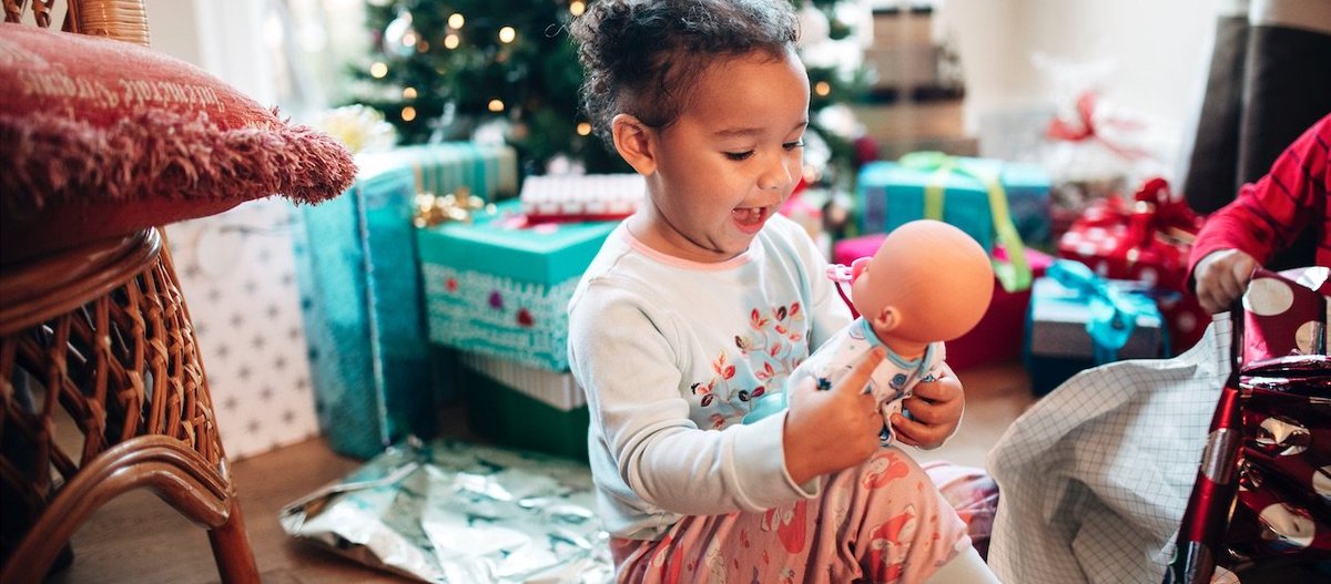 CincyChildrens's tweet photo. Lots of new toys will be in families' homes soon! Before your kids unwrap their gifts, make sure you know what to look for to keep your children safe while they play. Read our 10 holiday toy safety tips: https://t.co/R6wmodVw1c https://t.co/XitVo6JJZL