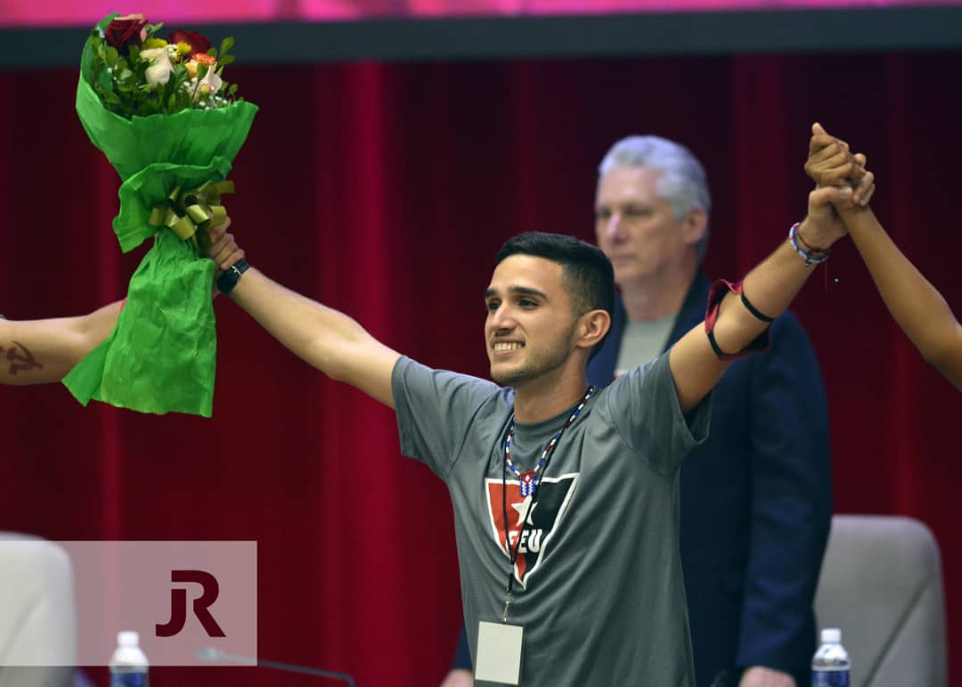 Desde este martes Julio Emilio Morejon Pérez, estudiante de 3er. año de Lenguas Extranjeras de la Universidad de Pinar del Río, es el nuevo presidente nacional de la <a href="/FeuCuba/">FEU de Cuba</a>. #CentenarioFEU #Cuba <a href="/DiazCanelB/">Miguel Díaz-Canel Bermúdez</a> <a href="/DrRobertoMOjeda/">Dr. Roberto Morales Ojeda</a> <a href="/UJCdeCuba/">UJC de Cuba</a> <a href="/YoerkySanchez/">Yoerky Sánchez</a> @aylinalvarezG