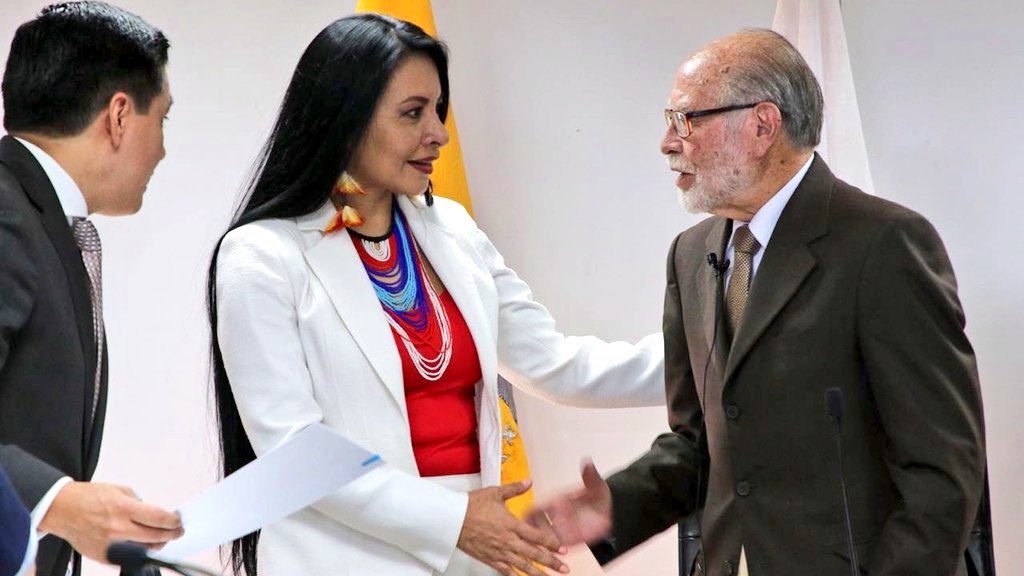 mateoizquierd0's tweet photo. La única forma que Lasso puede ganar su Consulta mañosa es mediante fraude. Este @cnegobec no inspira confianza. Motivos sobran. https://t.co/1iXSprOI6a