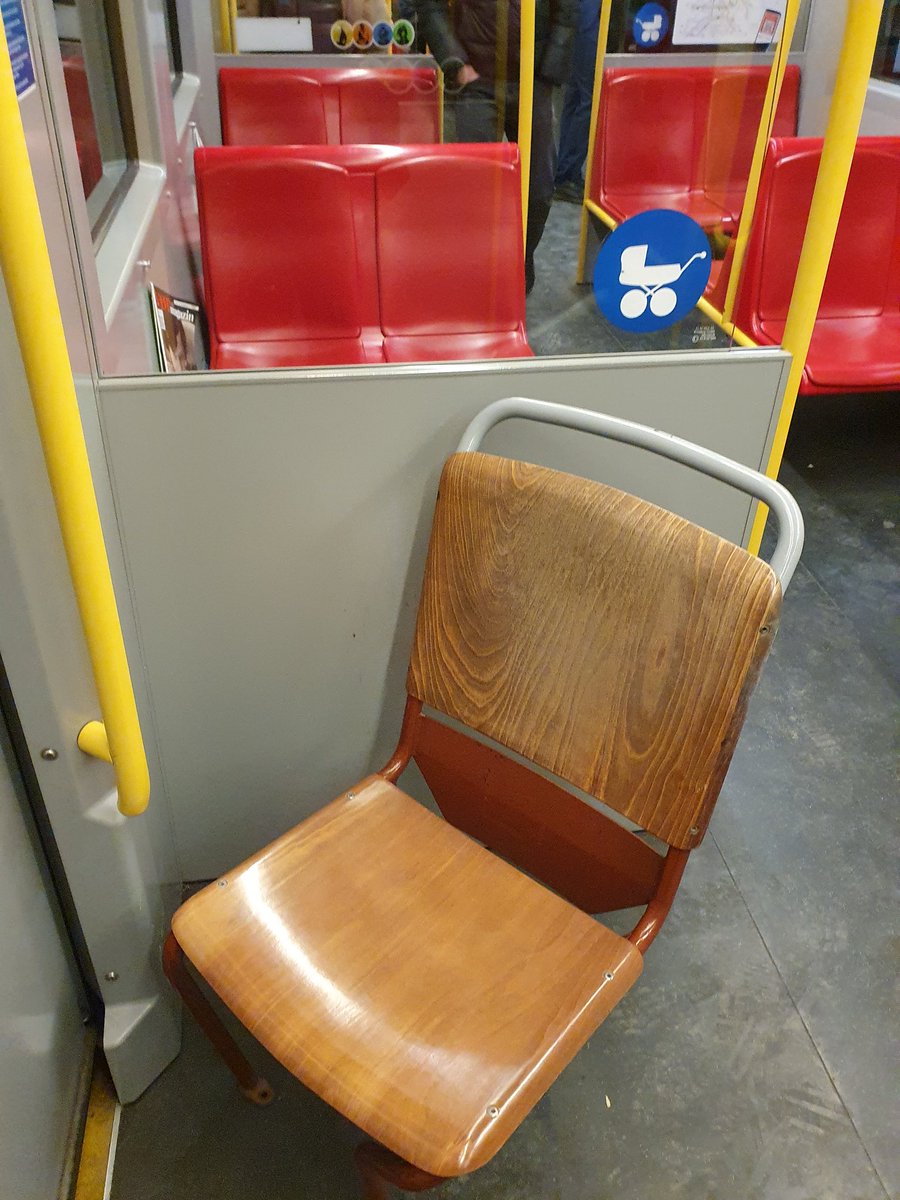 Der_Schwab's tweet photo. Ob schon jemals ein Straßenbahnsitz in Wien U-Bahn gefahren ist, @wienerlinien?  ;) https://t.co/CBHOeY0Z6m