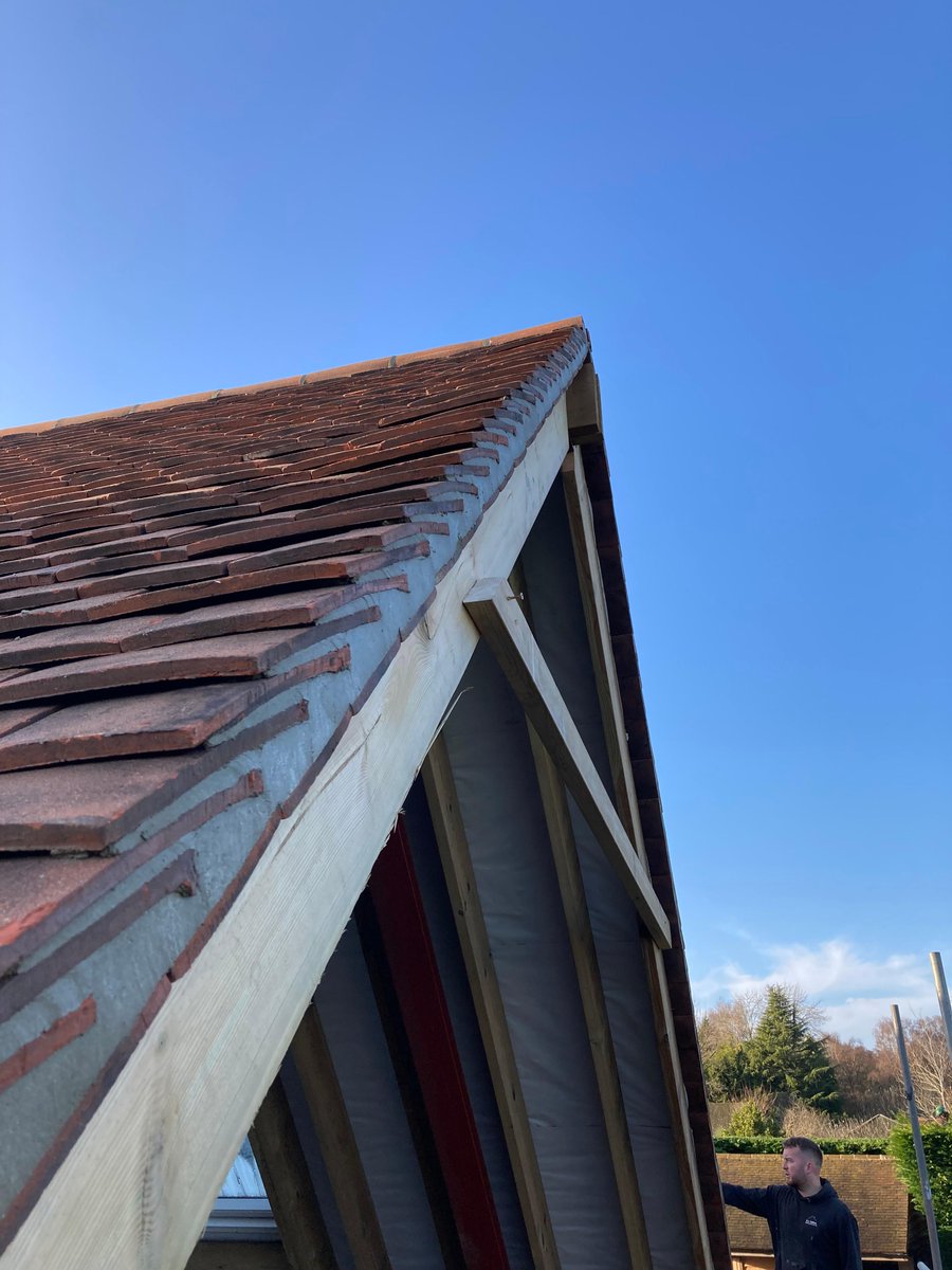 All done at kingswood common for Macbeth &amp; Co building services been a pleasure as always. 😊🔨🏠  new handmade clay tiles 👌🏻see you on the next one 👍🏻 #roofing
