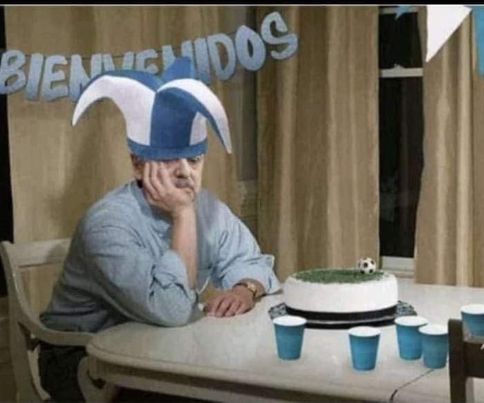 alflomanto's tweet photo. Mientras tanto, el alcohólico pelele... https://t.co/s4xcm2xLOF