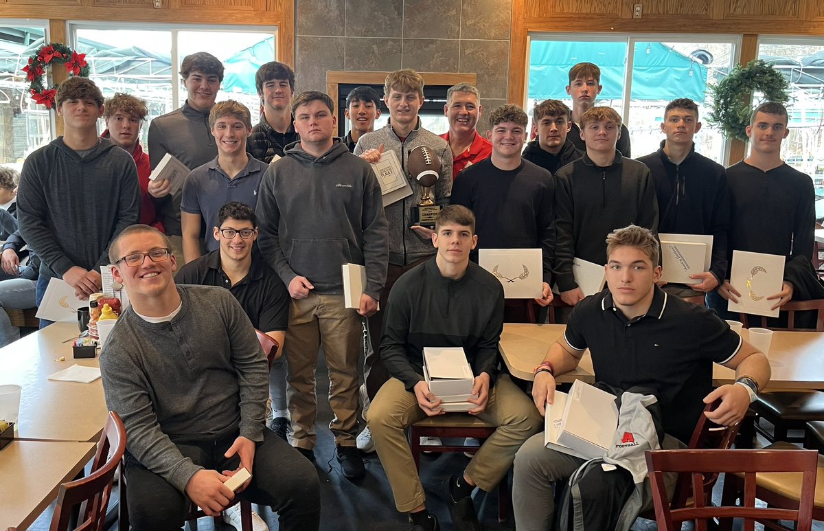 We had a great time at the All Conference Banquet today❗️
Conference Champs
10 1st Team Players
7 2nd Team Players
4 Honorable Mentions
Player Of The year (O)- <a href="/LukeHilyard3/">LukeHilyard3</a>
Player Of The Year (D)- <a href="/Biagiarelli_6/">Brandon Biagiarelli</a>
DLineman Of The Year- <a href="/bonnetgabe98/">Gabe Bonnet</a>
Coach Of The Year-Duke Johncour