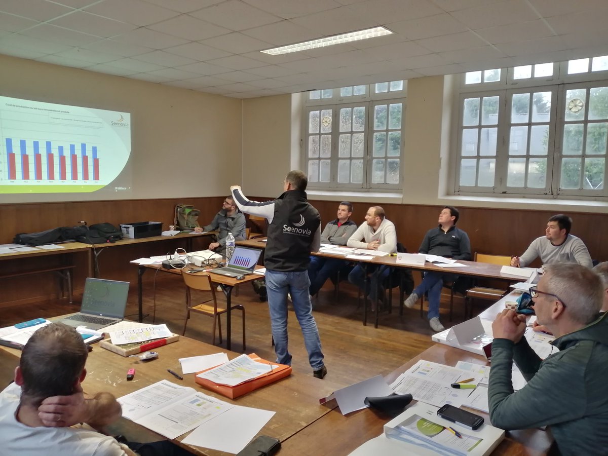 FTattevin's tweet photo. journée de formation avec le groupe lait @seenovia de Missillac. Des  éleveurs toujours motivés dans la recherche de l'excellence des résultats économiques au travers la compréhension de leur résultats. L'intervention autour du prix de revient était d'un très haut niveau 👍👏 https://t.co/H0CnvEWlTK