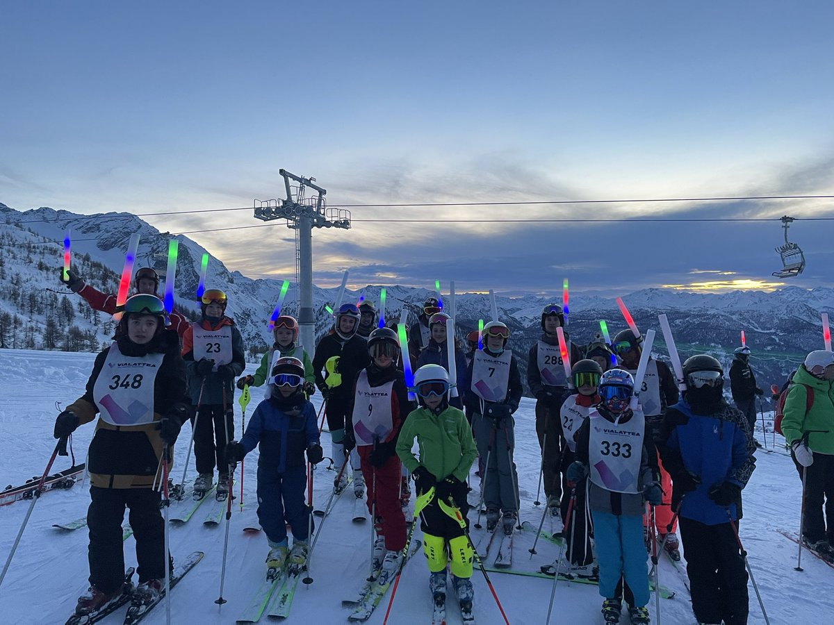 felstedprep's tweet photo. Felsted Ski Team - Dusk torch lit ski. What an amazing experience! @FelstedSport https://t.co/FhuNc3F5uf