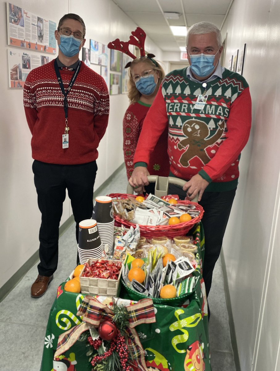 Spending the afternoon with senior leadership delivering tea and treats to Team QCH - a long-standing holiday tradition we do every year.

Our first stop: ED!