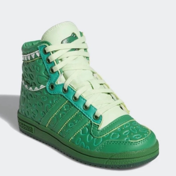 designers4acure's tweet photo. So good I had to share! Check out all the items I'm loving on @Poshmarkapp #poshmark #fashion #style #shopmycloset #adidas #loefflerrandall #mephisto: https://t.co/e9WTpO3Q6a https://t.co/JgA46iVzYw