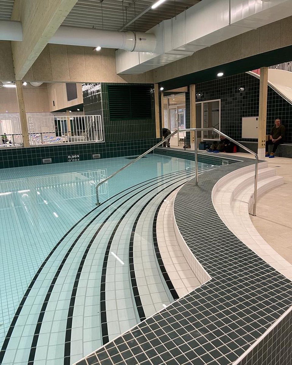 Sportcomplex De Wiltsangh te Nunspeet opgeleverd. Tegelwerk mogen leveren en aanbrengen namens RBR Tegelprojecten. Dank aan alle partijen die mee hebben geholpen om deze klus te realiseren. 
Samen sta je sterk😉#buchtal