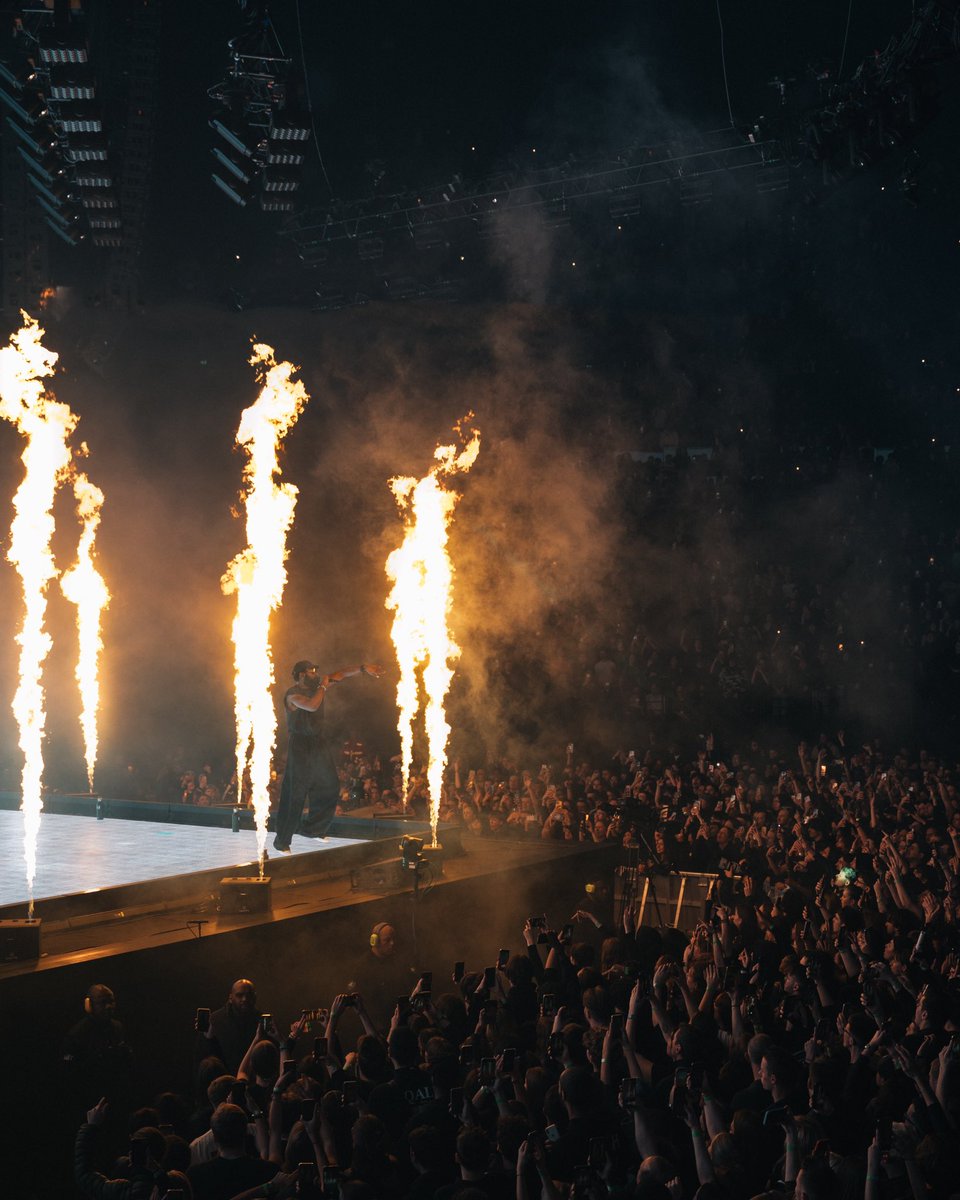 viewsfrance's tweet photo. Au cœur du concert de Damso à l'Accor Arena ce samedi 📸 https://t.co/i6DvyP2buq