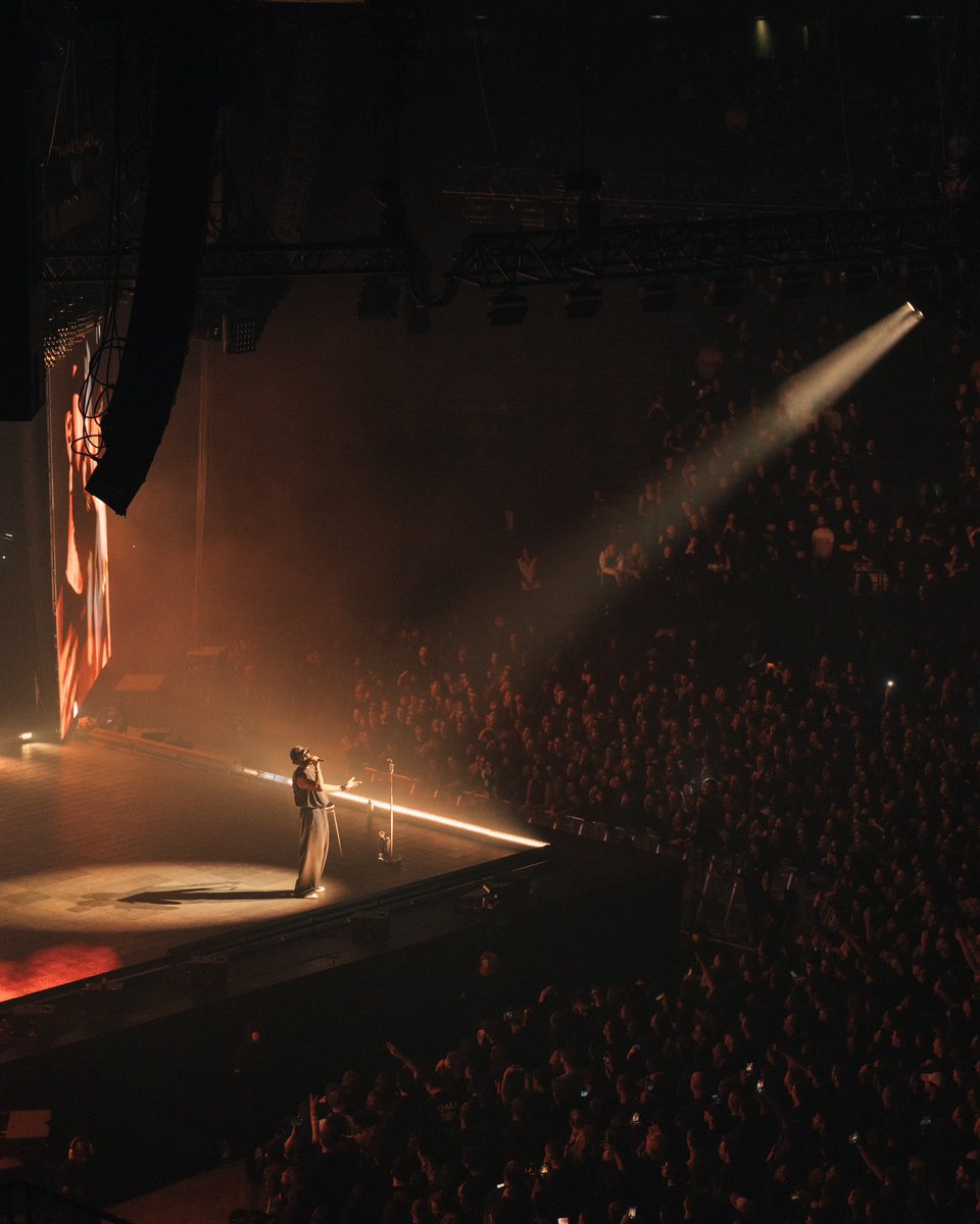 viewsfrance's tweet photo. Au cœur du concert de Damso à l'Accor Arena ce samedi 📸 https://t.co/i6DvyP2buq