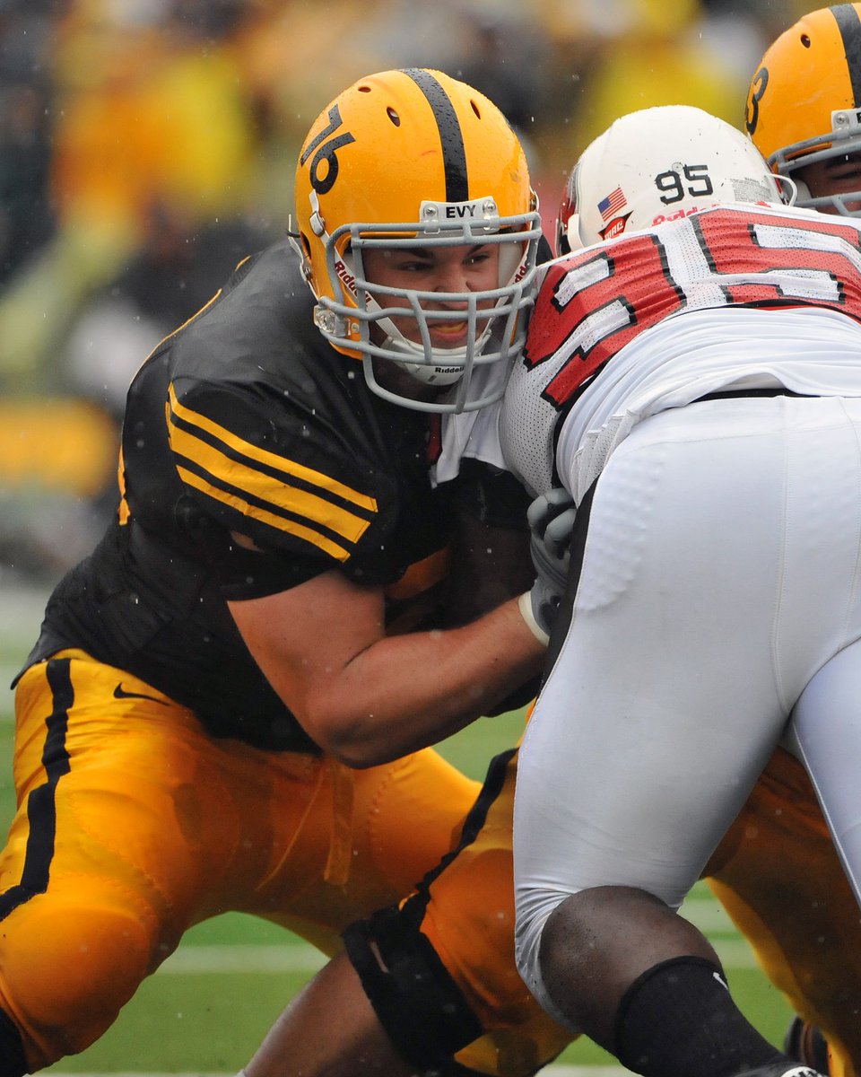 Happy Birthday to Nolan MacMillan! (<a href="/nol_macmillan/">Nolan MacMillan</a>) | Enjoy your day, Go Hawks! | #LegacyHawk