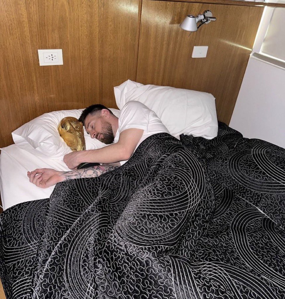 harryscowgirI's tweet photo. same energy https://t.co/OociCON3za