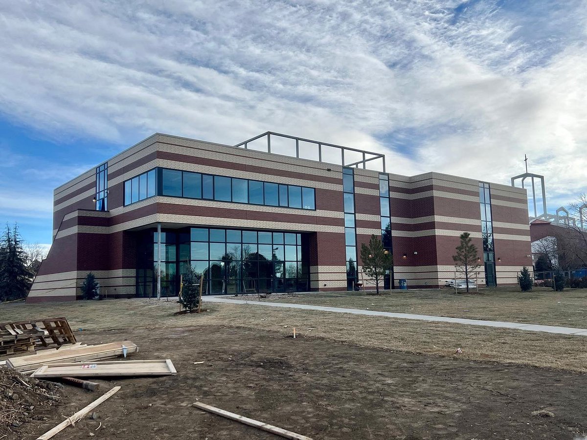 HallAluminum's tweet photo. Queen Of Peace Church in Colorado looking really good! #church #angles #slope 🔥🚧 https://t.co/WTQHYdLMeN