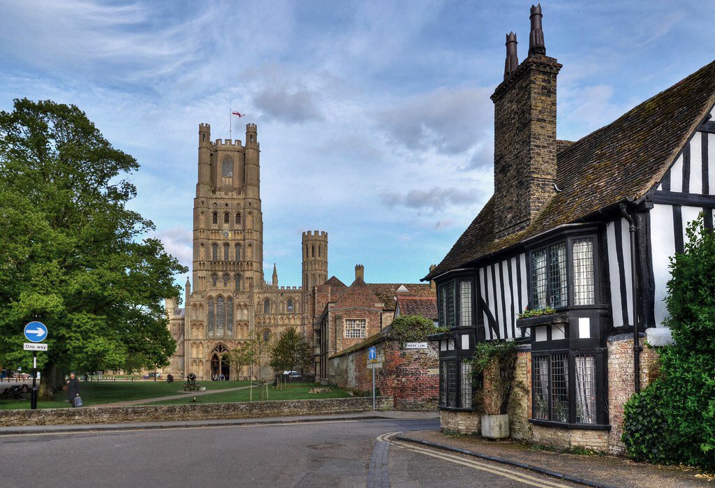 I am now living in Ely, Cambridgeshire. This will be only my second Christmas in England in the last 20 years. But there will be many more now that I am home.