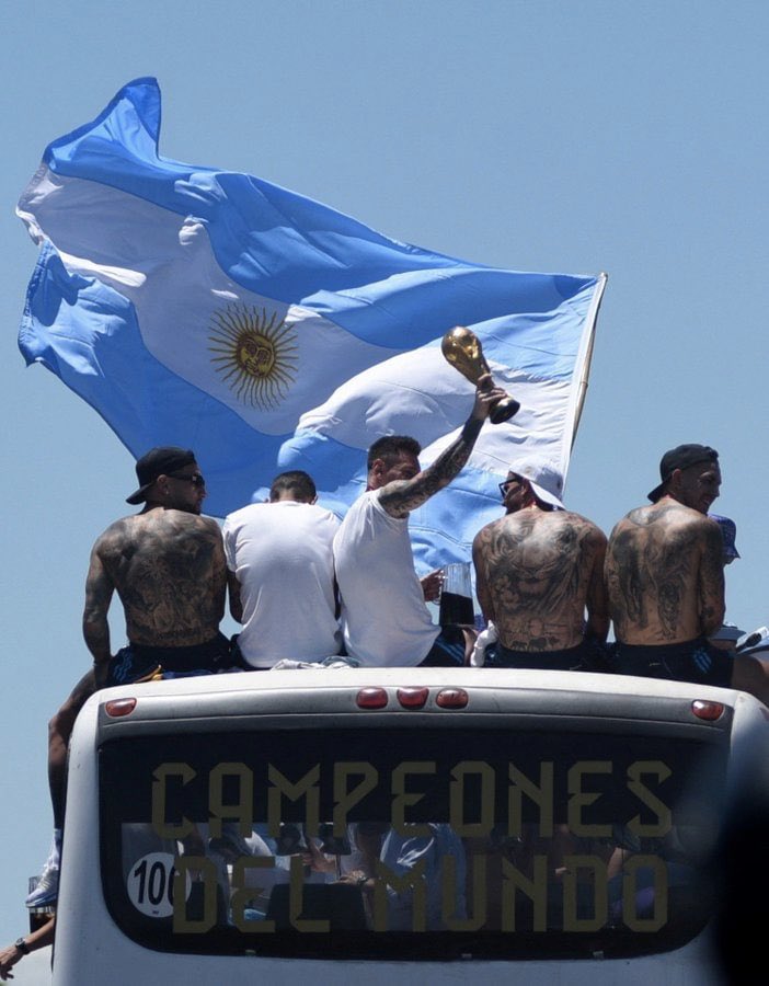 🇦🇷 La bandera, la copa y la jarra. Lionel Andrés Messi, el hombre de nuestras vidas.