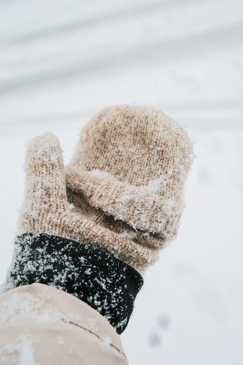tiarebowman's tweet image. Finally! Some snow in Redmond :):):) #x100v #seattlesnow