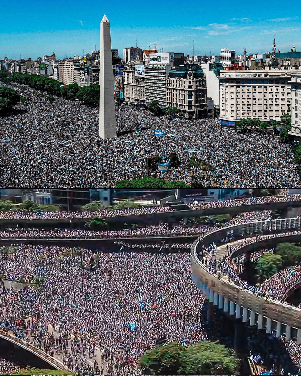 At this moment they estimate more than 11% of the country's total population chasing a bus with no clear path and ~30 people on it in Buenos Aires streets #SeleccionNacional 🇦🇷