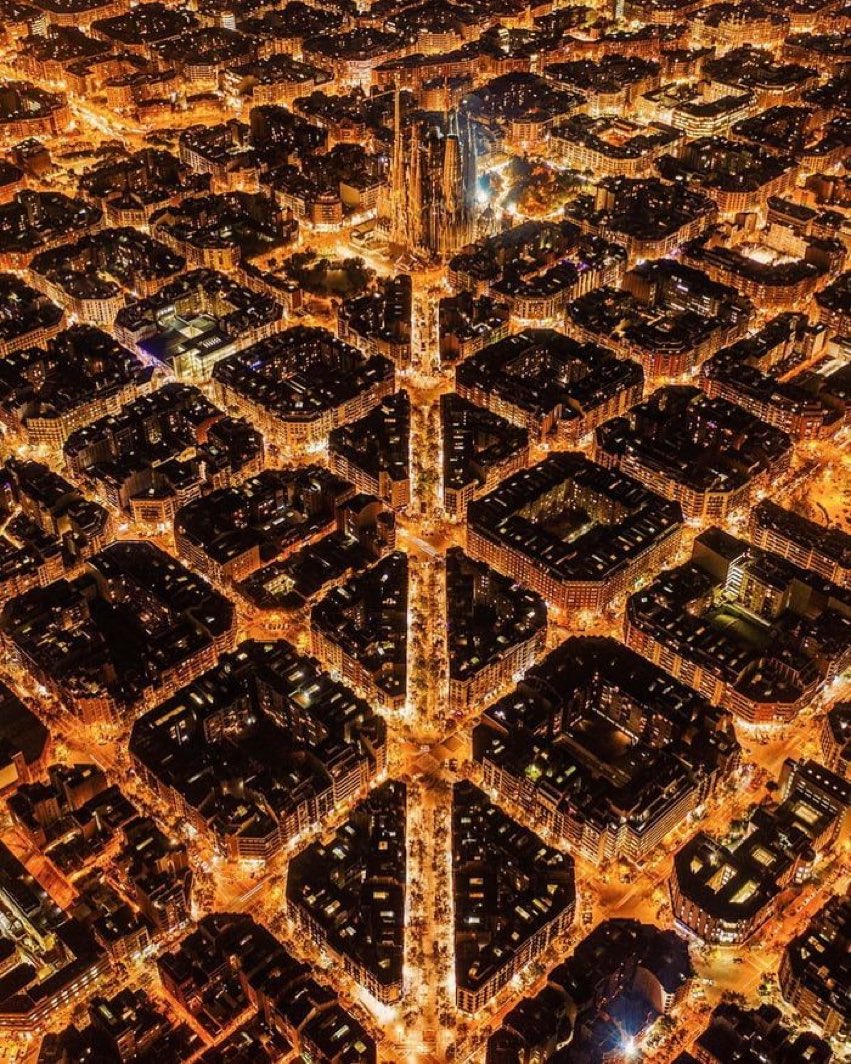 JamesLucasIT's tweet image. Barcelona di notte