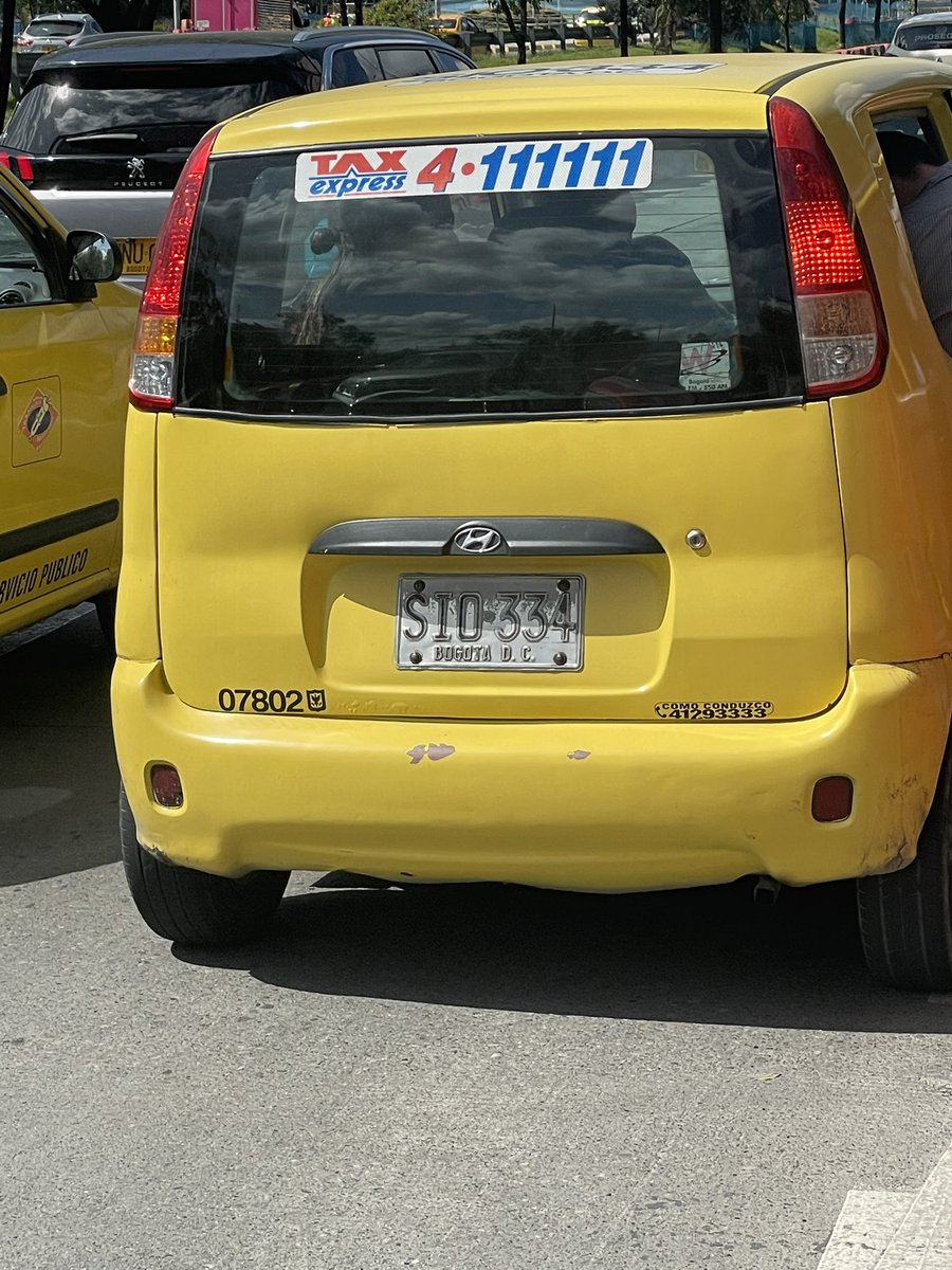 Luna_Marulanda's tweet photo. Definitivamente algunos taxistas valen es monda 🤡 me hace montar y 3 cuadras después dice que por allá no me lleva. Tos pa q trabajan? @TaxExpressCol https://t.co/JK2S65jpqr