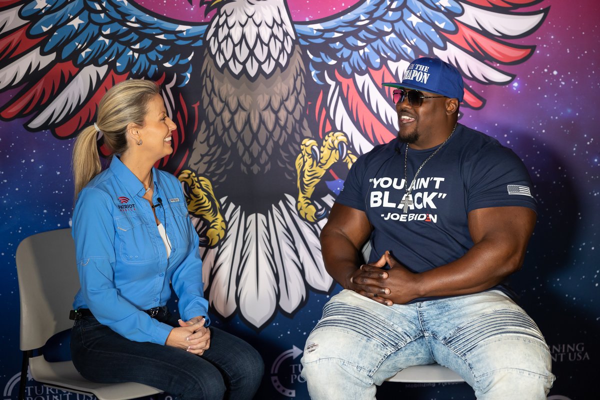PatriotMobile's tweet photo. We LOVED having #magahulk stop by the Patriot Mobile booth for an interview with our VP of Public Affairs, Leigh Wambsganss!
But Joe Biden says he ain't black! ๐
#AMFEST2022 https://t.co/I5Z2TdH482