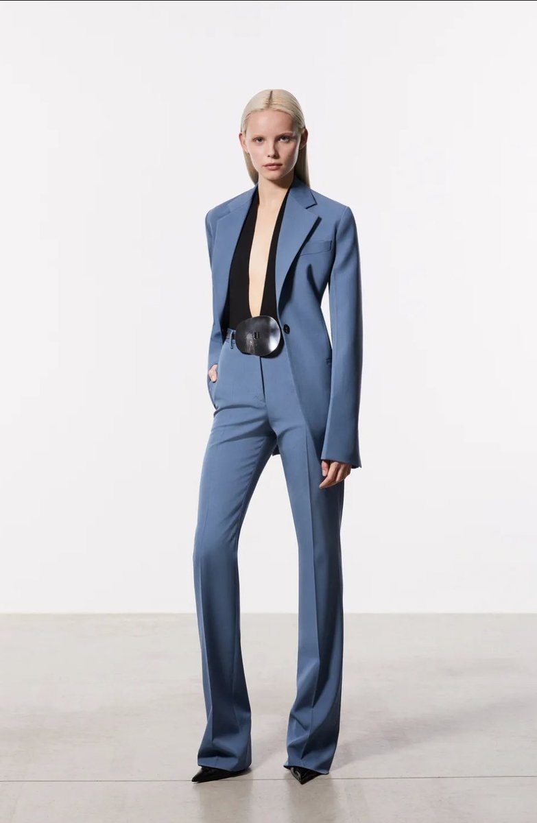 LadymiaMicky's tweet image. Collezione PreFall23 Ferragamo #Ferragamo @Ferragamo #PreFall23 #moda #outfit #look #fashion #fashionstyle #style #fashionista #trendy #tendenza #glam #glamour #musthave #myfollowers #UnBacioFatato 👗😍❤️