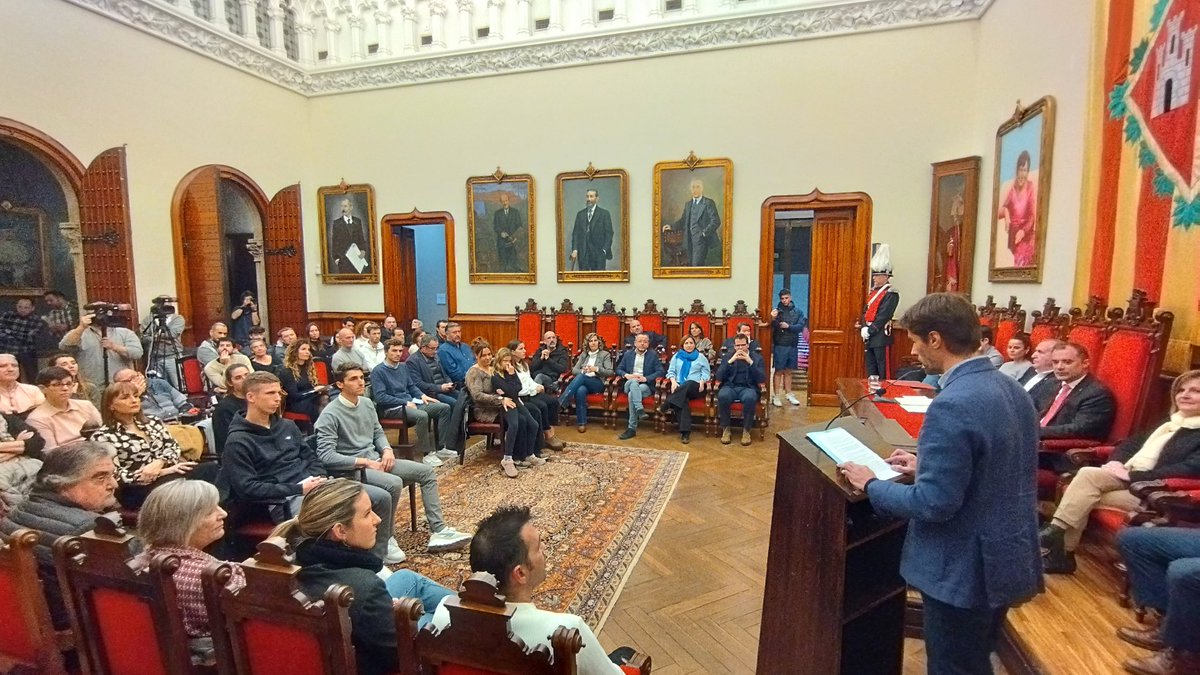 🏅Aquesta tarda hem lliurat la Medalla de la Ciutat a l'Esperit Esportiu als nostres olímpics i paralímpics dels Jocs de Tokio. Enhorabona <a href="/daniolmo7/">Dani Olmo</a> <a href="/Marc_Bolto5/">BultoGimo</a> <a href="/julia_pons/">Júlia Pons</a> <a href="/claraycart/">Clara Ycart Canal</a> <a href="/alvarowp98/">Álvaro Granados</a> <a href="/Albert8Beltran/">Albert Beltran Mir</a> <a href="/bea_ortiz/">Bea Ortiz</a> i Montse Alcoba👏