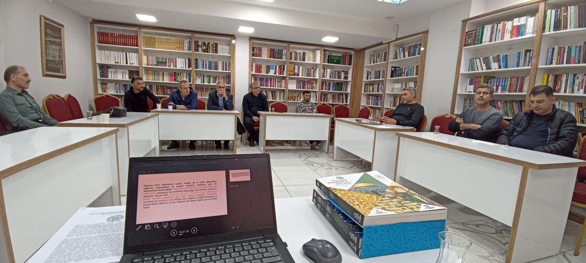 İslam Düşünce Atlası Hazırlık Atölyesinde bu akşam, Mirza Gökdemir Hocamızın sunumuyla Prof.Dr.İbrahim Halil Üçer’in “ Parçaları Yeniden Birleştirmek Ya Da İslam Düşünce Atlası” isimli makalesi ele alındı. 

Mirza Gökdemir hocamıza, katılan ve katkı sunanlara teşekkür ederiz.