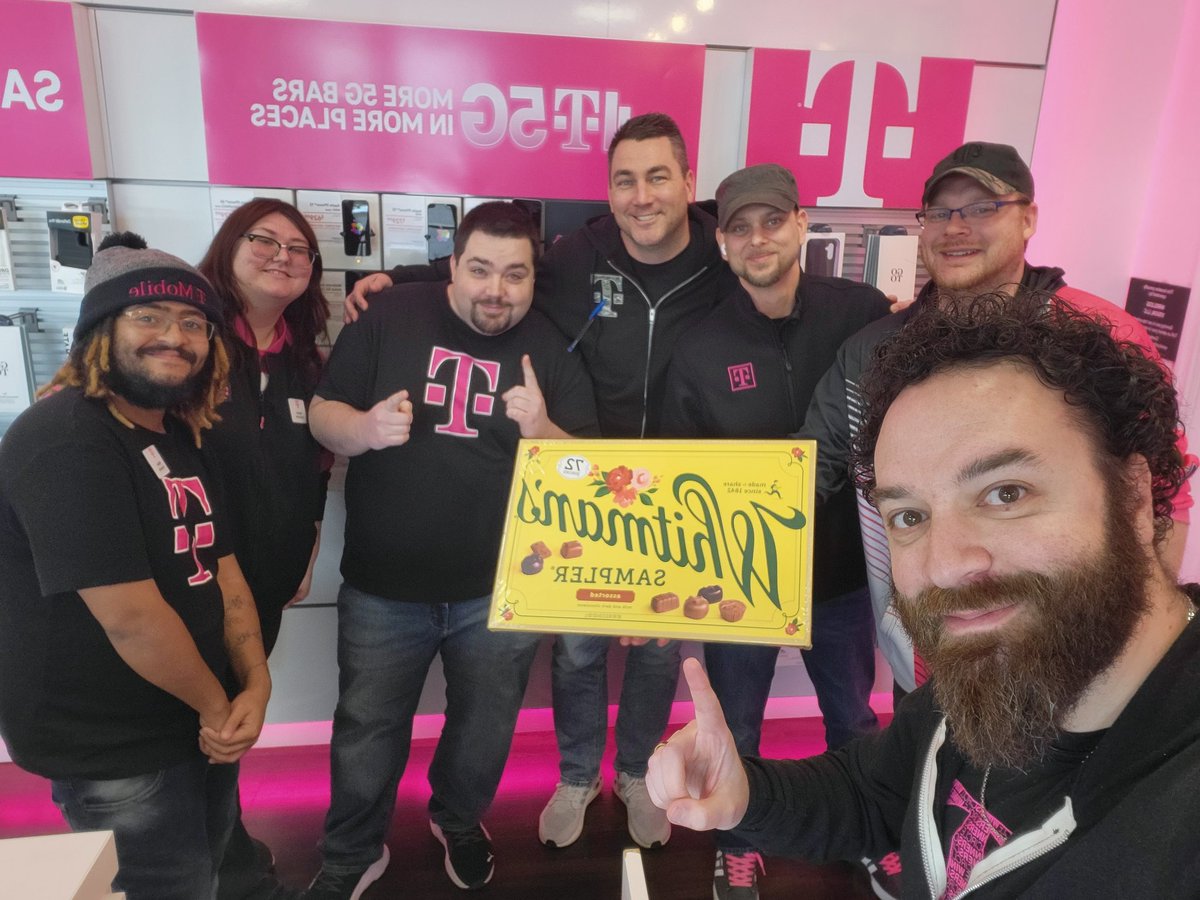 MagentaMikeC's tweet photo. Spreading some holiday cheer in Central PA, and spending some quality time with our amazing @TMobile partners in SMRA @Ron_Craig_2019 &amp; @sky_net1981. TPR + COR = #OneTeamOneDream @WirelessVision https://t.co/Phnoiijg6P