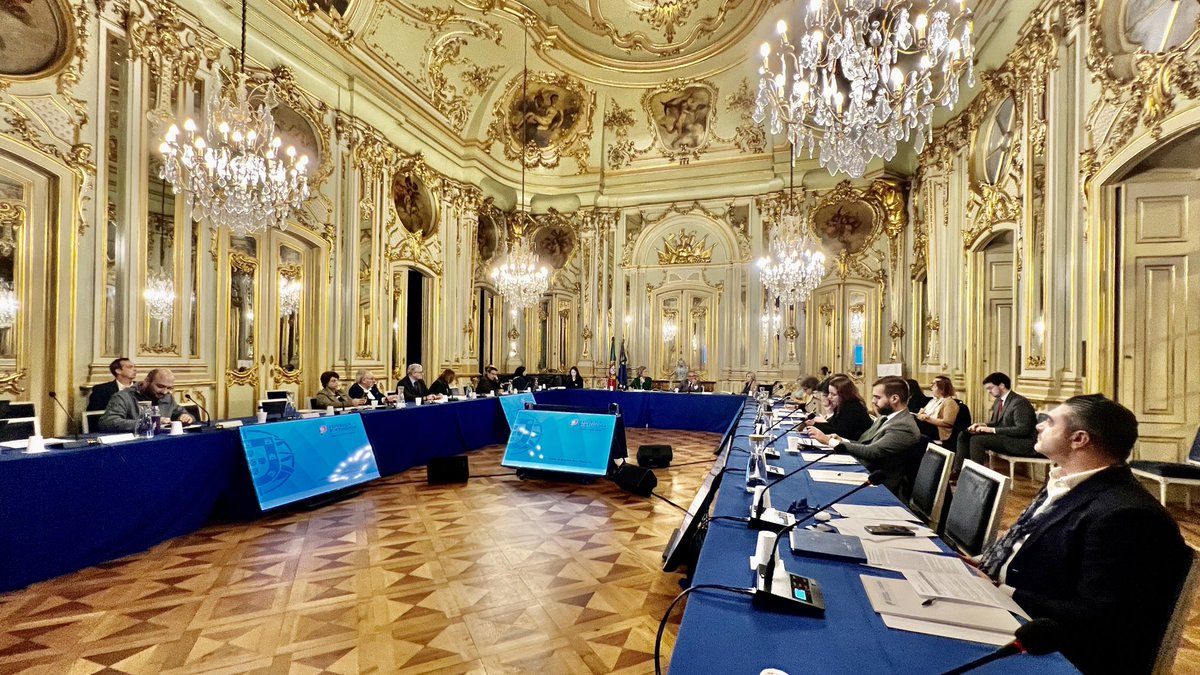 coesao_pt's tweet photo. Reunião da Comissão de Acompanhamento da #Descentralização, em #Lisboa. Este órgão, que integra membros do @govpt, representantes dos grupos parlamentares da @AssembleiaRepub, @ANMP_PT e #ANAFRE, foi reativado para acompanhar o processo de descentralização até ao final de 2024. https://t.co/LF61Tt8YUk