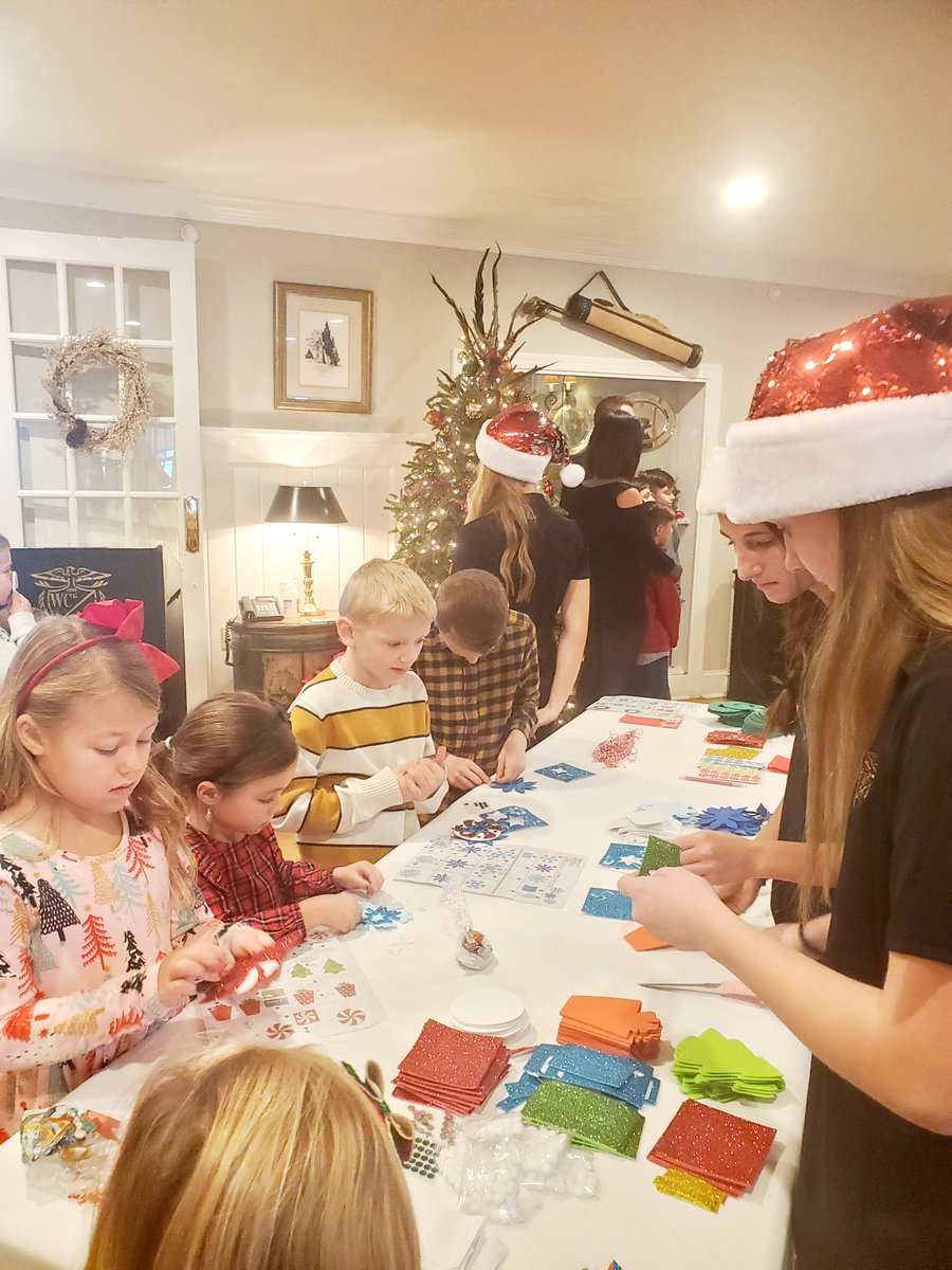WCGandCC's tweet photo. Ho, Ho, Ho!!! Merry Christmas!
Santa heard from lots of good little boys and girls at Brunch with Santa.

@topiary219

#westchestergolfandcountryclub #wcgandcc #westchesterpa #chestercountypa #westchestercountryclub #chestercountycountryclub #membership #holidays #holidayseason https://t.co/leJzFSqY9D