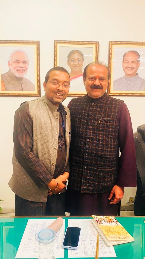 Manish89Sinha's tweet photo. Chatra Jharkhand's Lok Sabha MP Respected Sunil Kumar Singh ji got the opportunity to meet and discuss Aatmanirbhar Bharat and self-supporting India in the Lok Sabha Secretariat Parliament House @SunilSingh_BJP @Manish192566 @manissinha009 @JoinSwadeshi  @iete @aiactr @bsgnhq https://t.co/pD1ZKgvsh9