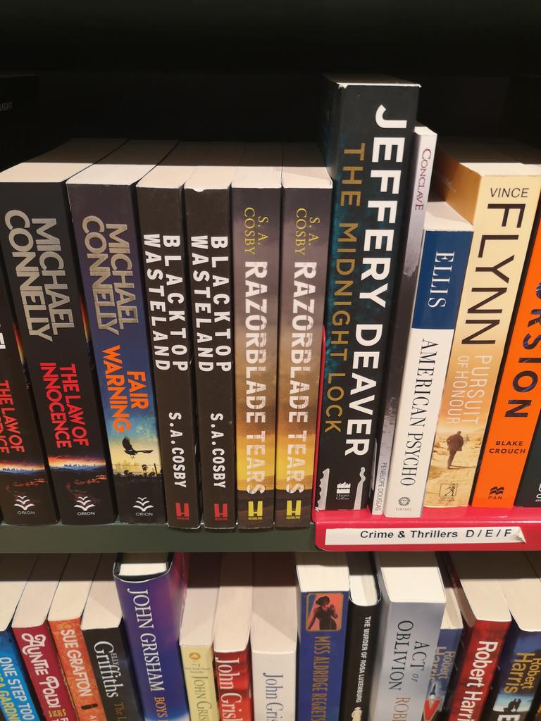 SeanMonkhouse's tweet photo. @blacklionking73 spotted in the English section of Paagman  in The Hague, NL. 👊🏻 https://t.co/sVsJzLOYuV