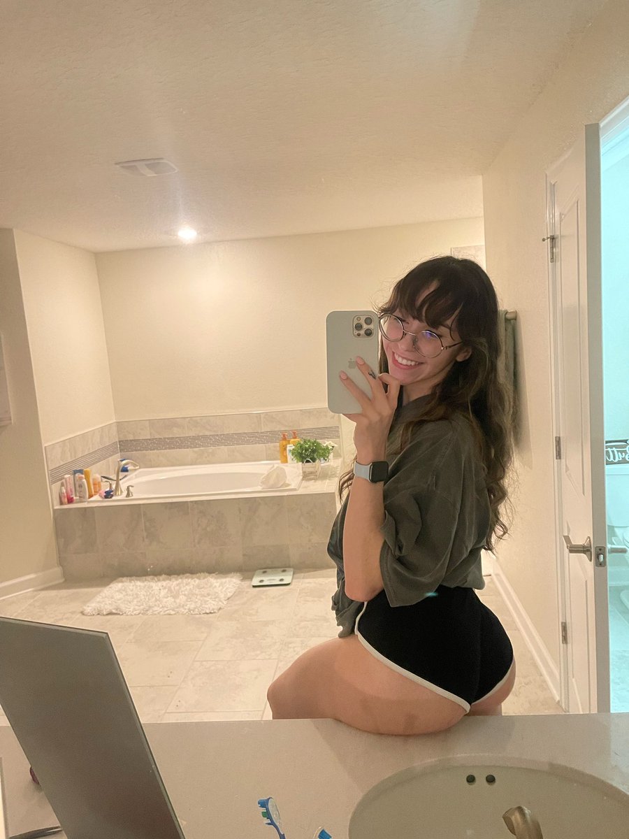 soogsx on Twitter: "RT @lushcatlyn: can i use your face as a chair?"