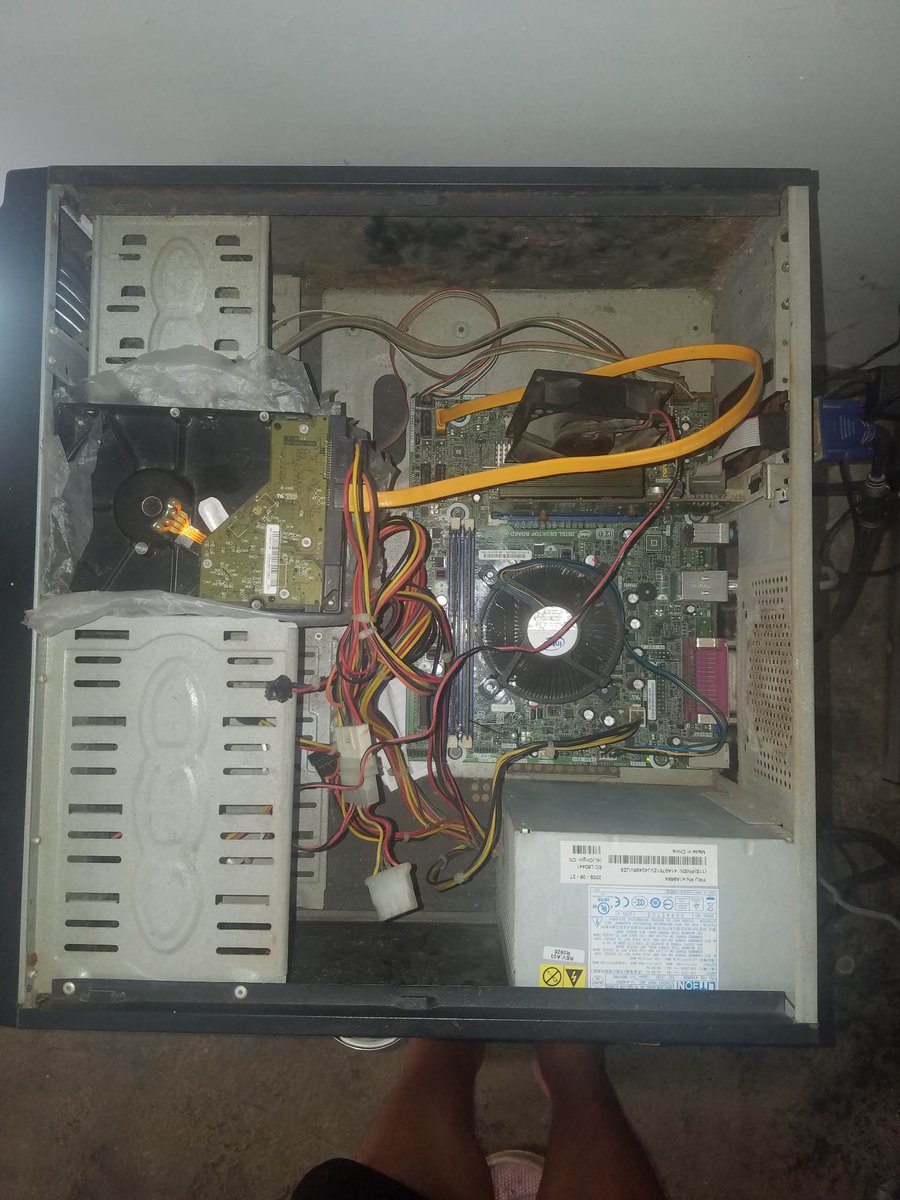 MasterDKM's tweet photo. @MSI_ES Disco duro 500gb
Targeta grafica Gt 520 1g con 12 años de edad
procesador intel pentium G2030
Placa madre con problemas en los slot de RAM, tengo que colocarles alfileres para que hagan contacto, muchas veces no enciende la pc y paso horas moviendo todo para que encienda. Saludos https://t.co/40ZvPb0CLz