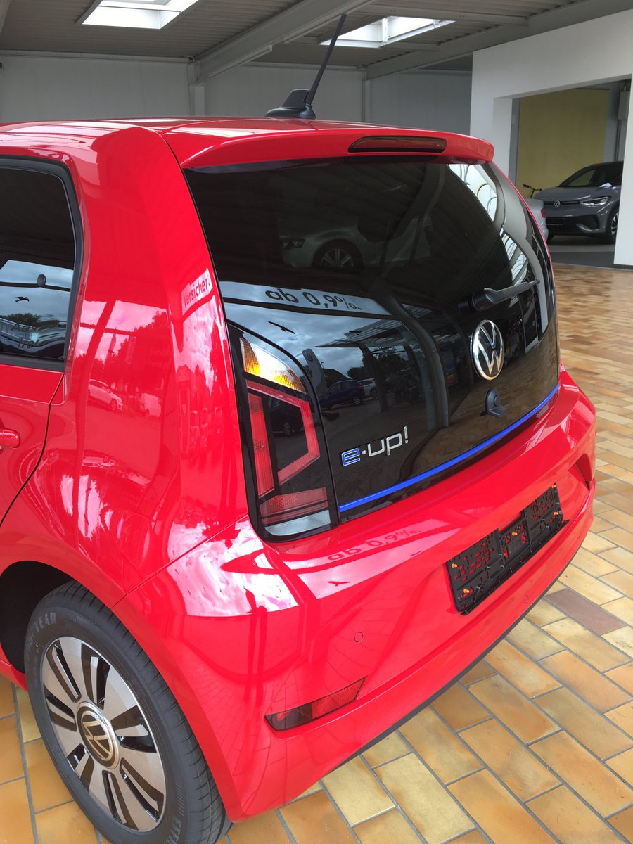 wdealers4's tweet photo. Ab sofort ist der VW e-up! wieder ab Werk bestellbar. Als Sondermodell „e-up Edition“. Je VW Händler steht nur ein limitiertes Kontingent zur Verfügung. Näheres unter: info@autohaus-warncke.de oder TEL 04283-891-0.
Stromverbrauch (kombiniert): 14,4 kWh/100 km. CO2 Emission: 0. https://t.co/8VTAb2Ore7
