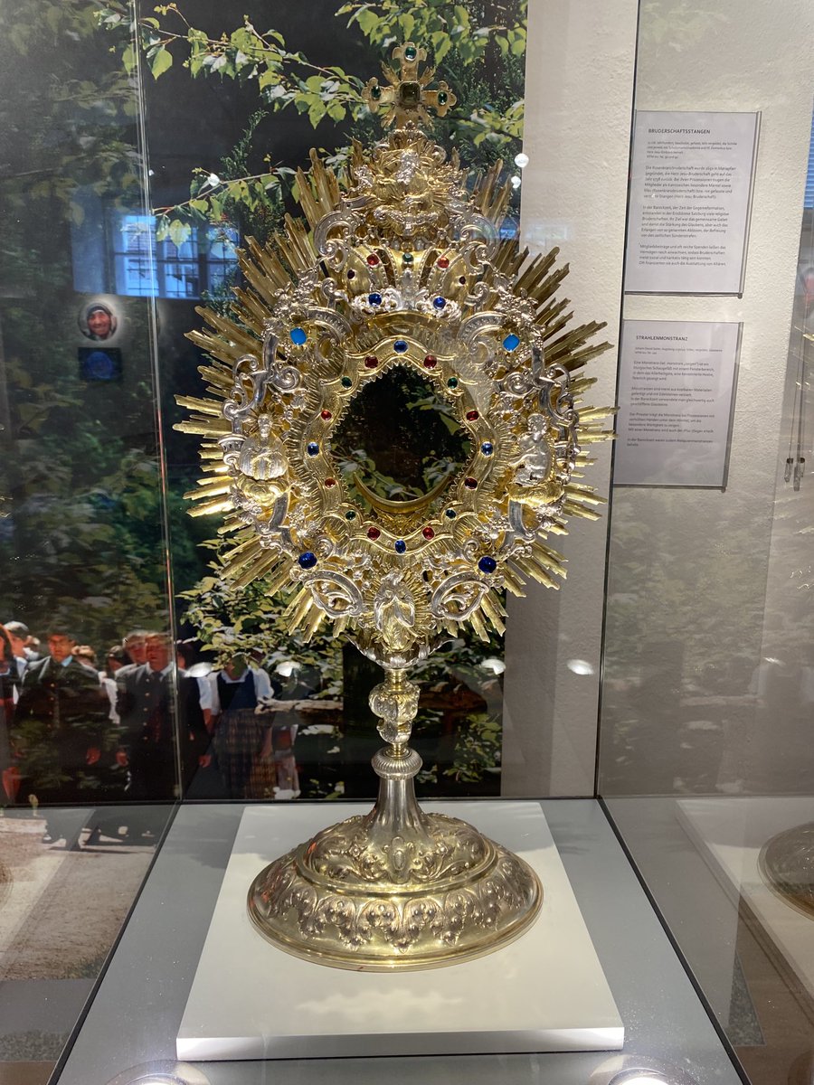 Nella parrocchia di Mariapfarr Josef  Mohr fu autore del testo “Astro del ciel”