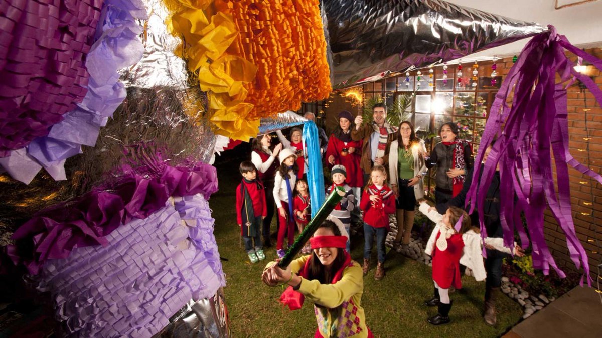 designer_image's tweet photo. La piñata
Debe tener 7 picos, que representan los 7 pecados capitales. La piñata mexicana suele asociarse con la cultura de nuestro país a nivel internacional.
#posadas #mexico #festejosnavideños #imagedesigner #piñatas #posadasenmexico #felizmexico #invierno #posadasendiciembre https://t.co/7jj51AvRef