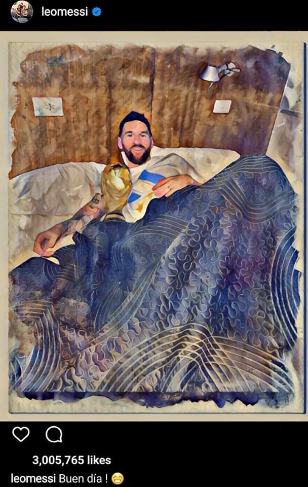 #LionelMessi sleeping with FIFA World Cup Trophy and posts Good Morning as they reach Argentina. #swag