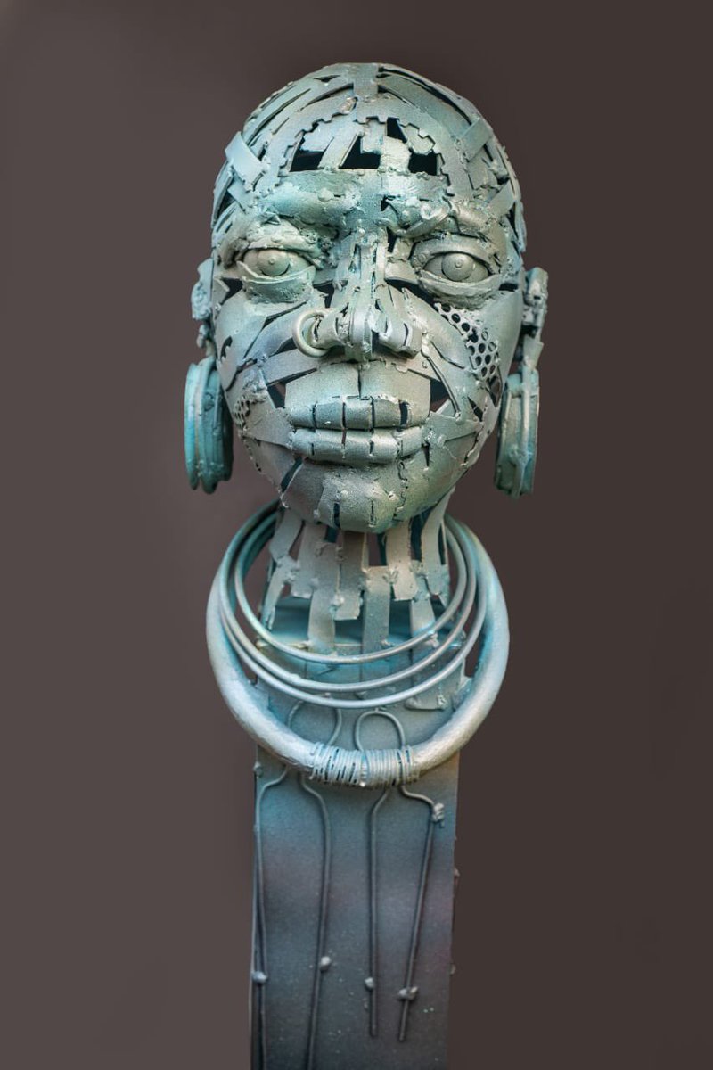 chomzyarts's tweet photo. He further trained in Lagos, at the Universal Studio of Art, Orile Igunmu and Auchi polytechnic,Auchi respectively.
 Inspired by happenings around him, Elijah's work is a contemplative reflection of his environment, he idealized that people reflect the nature of their environment https://t.co/fRRyIRvMeK