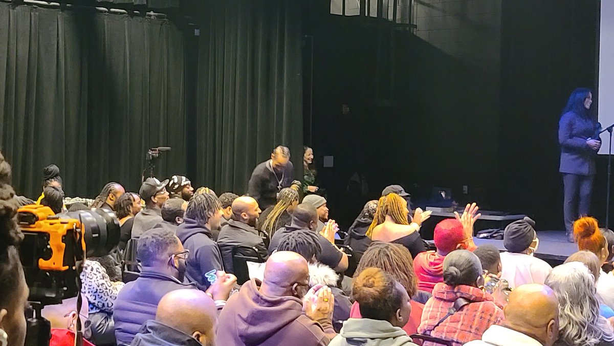 talentlesstenth's tweet photo. Shoutout to my sheroes at @PeaceforDC on the graduation of their latest cohort of change agents moving through The Peace Academy. 🤝🏾 https://t.co/r5ojTByXEU