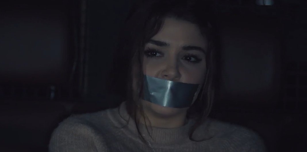 gaggedscenes's tweet photo. Hande Erçel en Siyah Inci 

#Handeerçel #Siyahinci #Turkishseries #Gagged #Cleavegagged #Cleavegaggedgirl #Lenceria #Amordazada #Bondage #Bdsm #Gaggedwoman #Tapegagged #Tapegaggedgirl #bdsmroleplay #Amarradayamordazada #Secuestrada #Sequestrada #Amordaçada #Amarradayamordazada https://t.co/1AldarvOBF
