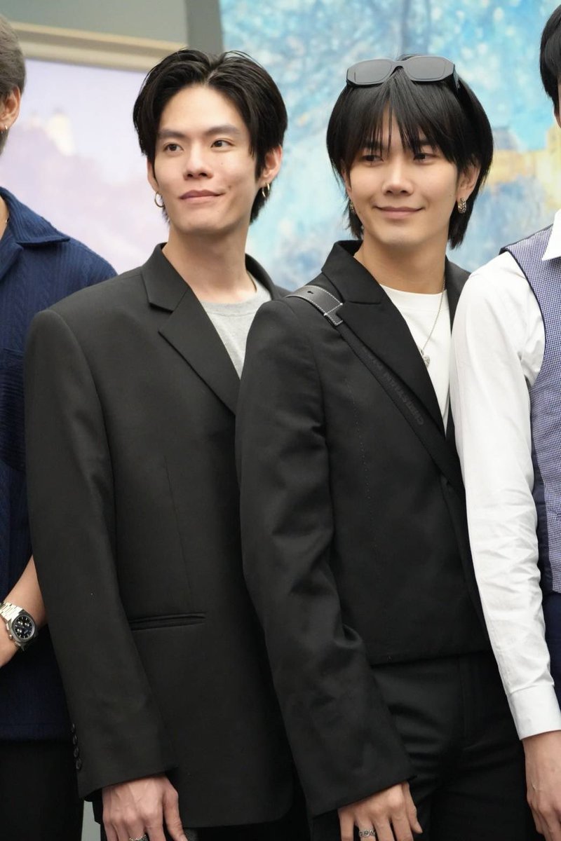 fairyforyouu's tweet photo. Look at their smirk!! So handsome 

#buildjakapan #nodtnutthasid #nodtbuild https://t.co/fBCsnWZ1kH