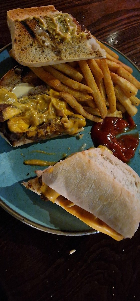 DanielHeath24's tweet photo. Massively disappointed with @TGIFridays, I used to think it was great value for money, I fully understand prices have gone up but £7 for a kids hot dog and £16 for the steak sandwich is outrageous especially when the steak doesn't fill the sandwich!That might be our last visit. https://t.co/iZlkzACQ8G