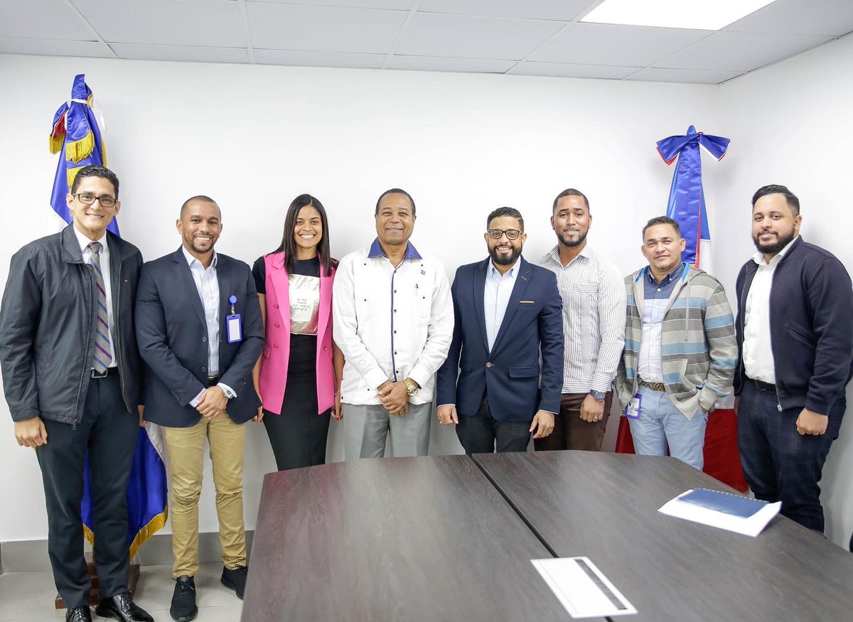 montedepiedadrd's tweet image. La mañana de hoy el adm. gral. de @montedepiedadrd @wegrullon se reunió con Los Sres: Ángel Matos (Sub-Director de Gestión y Desarrollo Empresarial), Ennio Santana (Gte. de Medio Ambiente), del Consejo Nacional de Promoción y apoyo a la Micro, Pequeña y mediana empresa.