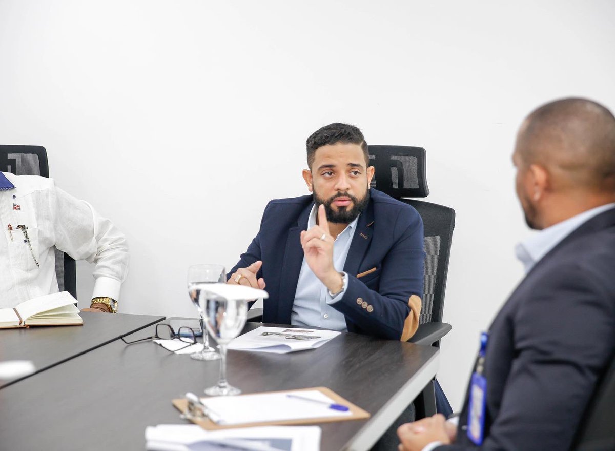 montedepiedadrd's tweet image. La mañana de hoy el adm. gral. de @montedepiedadrd @wegrullon se reunió con Los Sres: Ángel Matos (Sub-Director de Gestión y Desarrollo Empresarial), Ennio Santana (Gte. de Medio Ambiente), del Consejo Nacional de Promoción y apoyo a la Micro, Pequeña y mediana empresa.