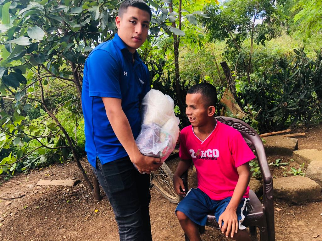 DiriambaD2's tweet photo. #Nicaragua
#Distrito2ConDaniel2022 //El dia de hoy Juventud Sandinista  entrega  Paquetes alimenticios a Madres de héroes y Mártires, personas de casos criticos, miembros del programa Todos con vos. El GRUN  pendiente de estas personas que tanto lo requieren . https://t.co/YFfo6gETmu