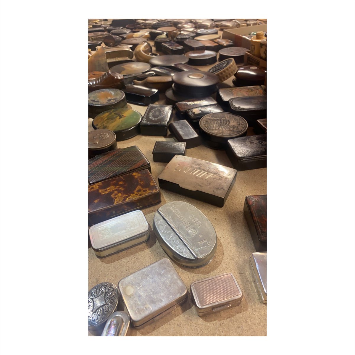 apauctionhouse's tweet photo. Snuff boxes consigned for our first auction of 2023 on 19th and 20th January. Snuffboxes were used for containing snuff, a mixture of ground tobacco and scented oils.Highly decorated and valuable objects, they became collectors' items in the 19thcent.
#snuffboxes @apauctioneers https://t.co/jTQwoLrINJ