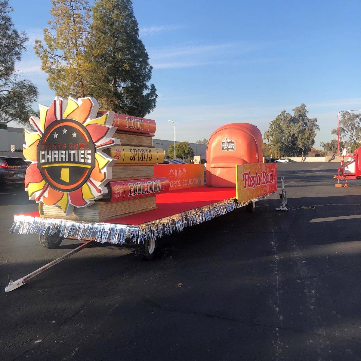 Merestone's tweet photo. Thank you @fiesta_bowl for choosing Merestone to help make the 50th Annual Vrbo Fiesta Bowl special🙌🏈

Our award winning Creative Department refurbished the floats with all new graphics and a fresh paint job! https://t.co/eTsnxnMoqY